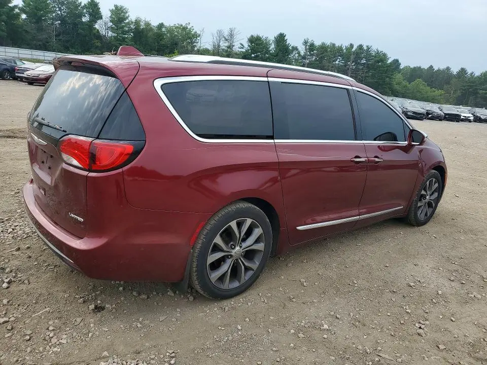 2017 CHRYSLER PACIFICA LIMITED  