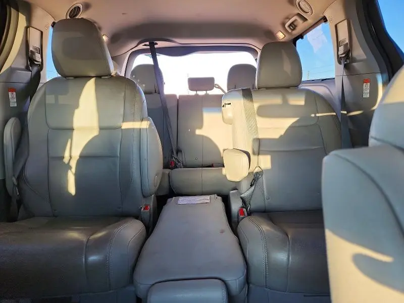 2015 TOYOTA SIENNA XLE 8-PASSENGER  