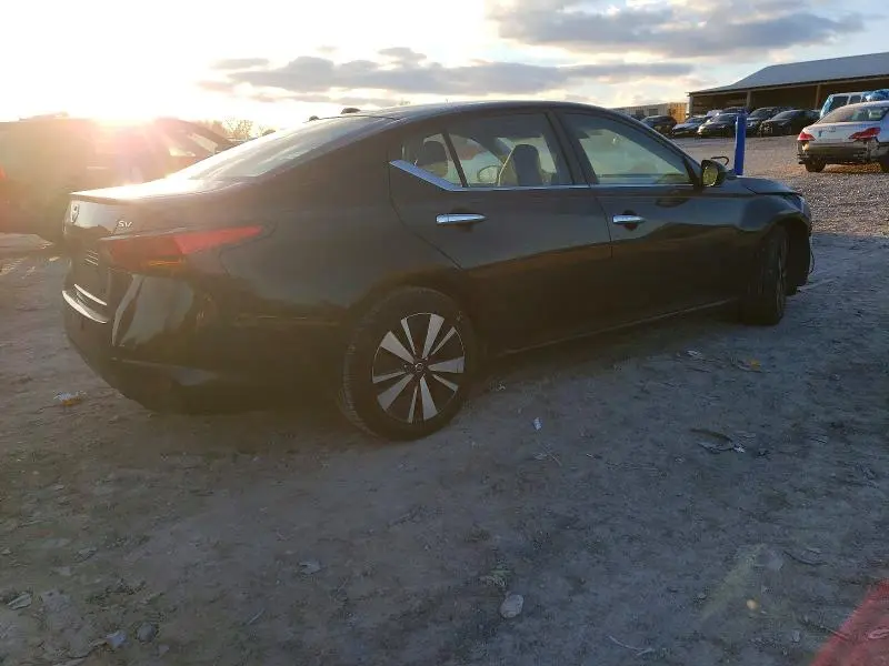 2022 NISSAN ALTIMA SV  