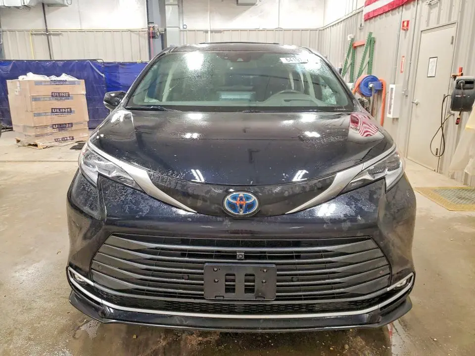 2023 TOYOTA SIENNA PLATINUM 7-PASSENGER  