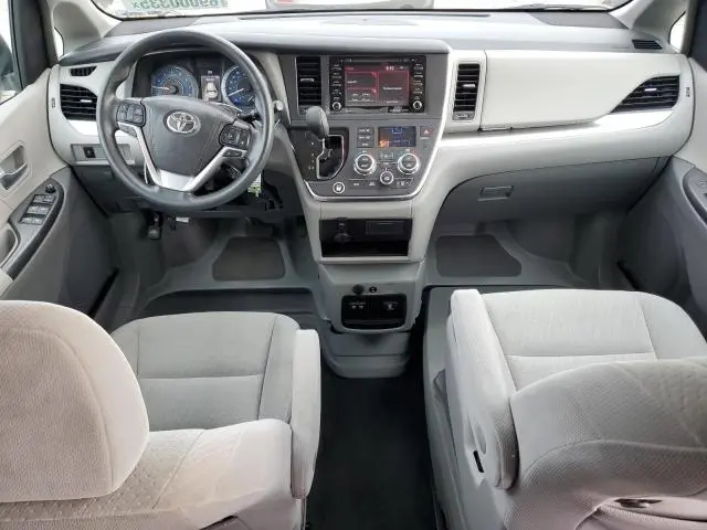 2019 TOYOTA SIENNA LE  