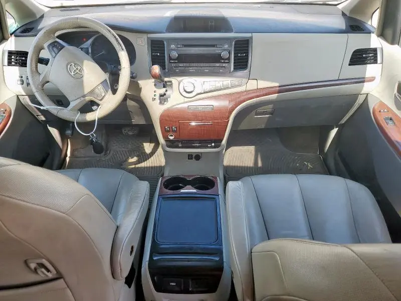 2012 TOYOTA SIENNA XLE  