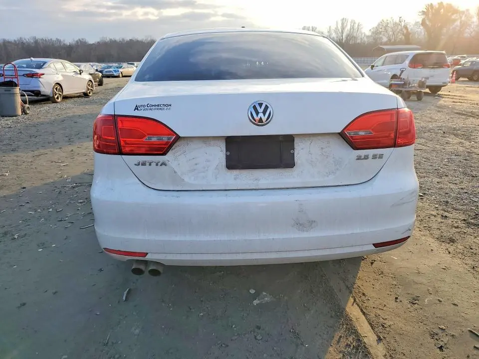 2013 VOLKSWAGEN JETTA SE  