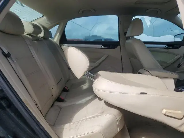 2013 VOLKSWAGEN PASSAT SE