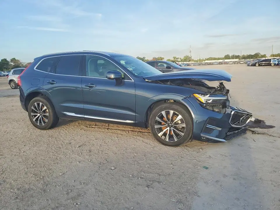 2023 VOLVO XC60 PLUS  