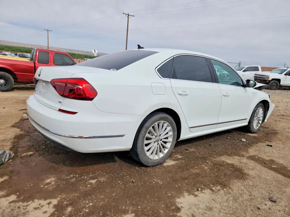 2017 VOLKSWAGEN PASSAT SE  