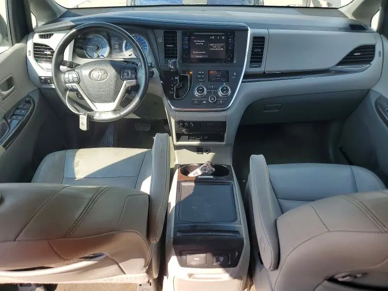 2017 TOYOTA SIENNA XLE PREMIUM 8-PASSENGER  