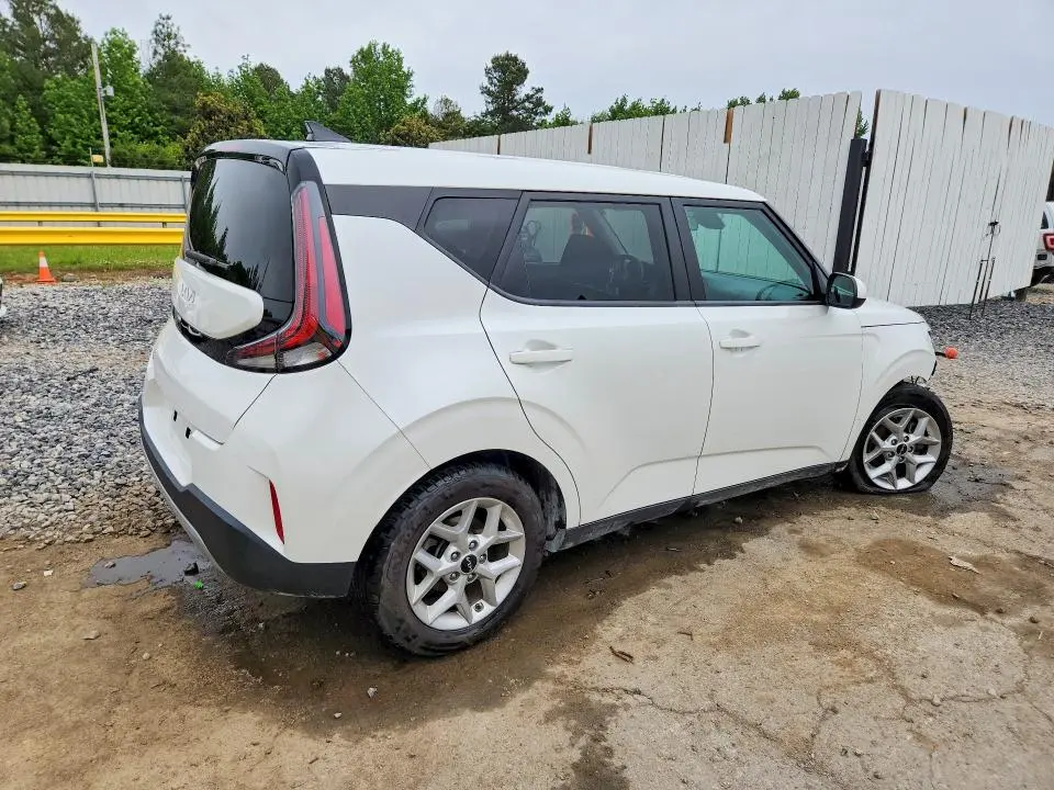 2023 KIA SOUL LX  