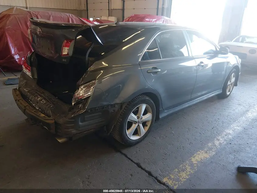 2011 TOYOTA CAMRY SE