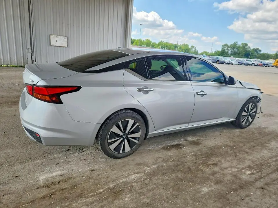 2019 NISSAN ALTIMA SV  