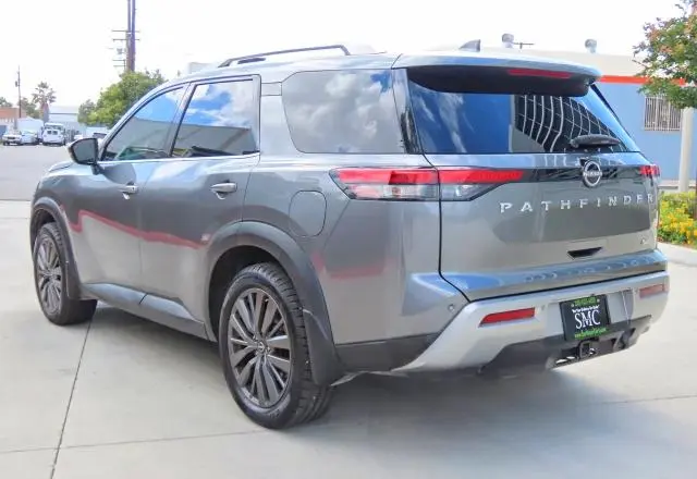 2022 NISSAN PATHFINDER SL  