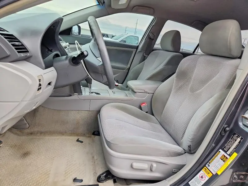 2010 TOYOTA CAMRY LE  