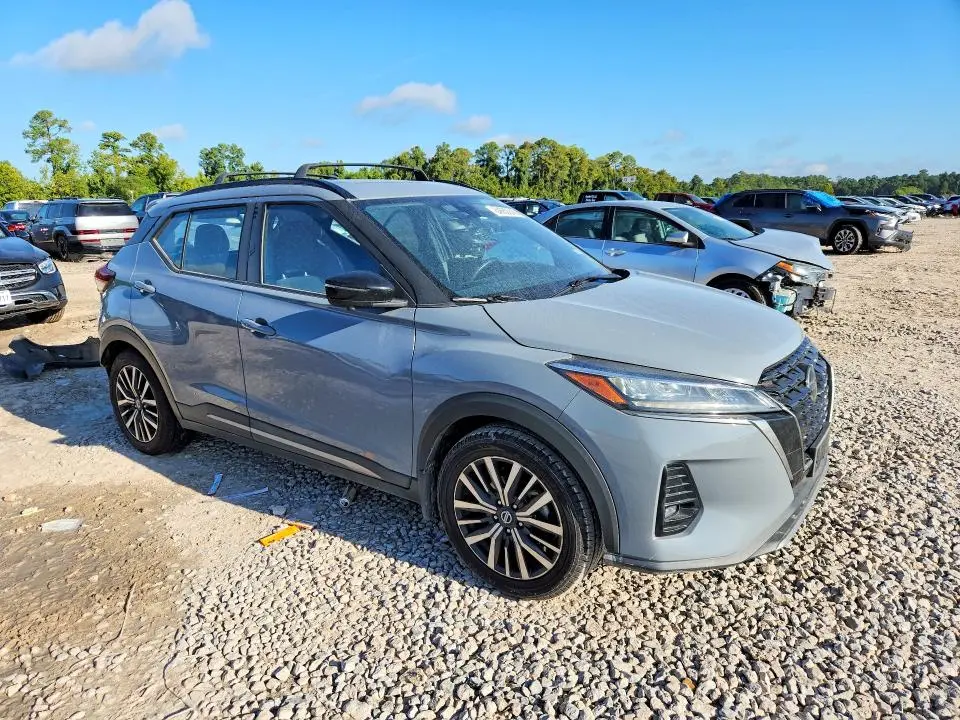 2021 NISSAN KICKS SR  