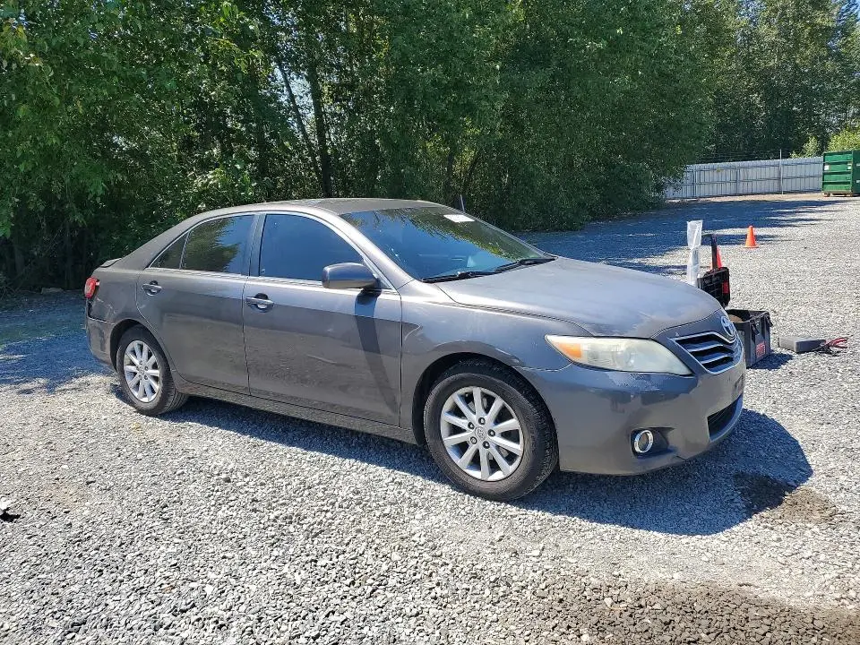 2011 TOYOTA CAMRY XLE  