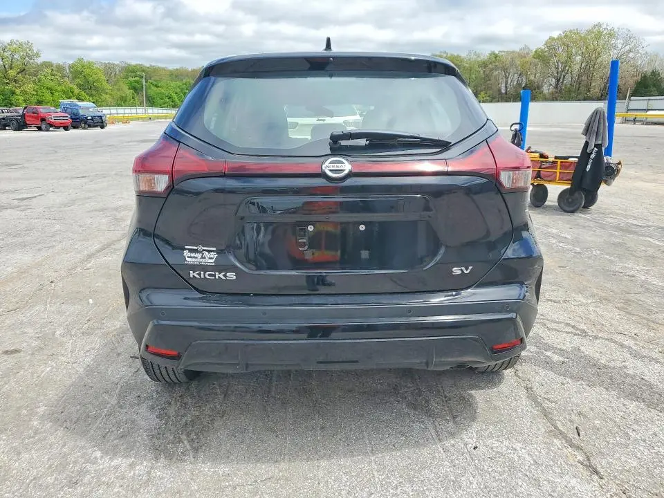 2021 NISSAN KICKS SV  