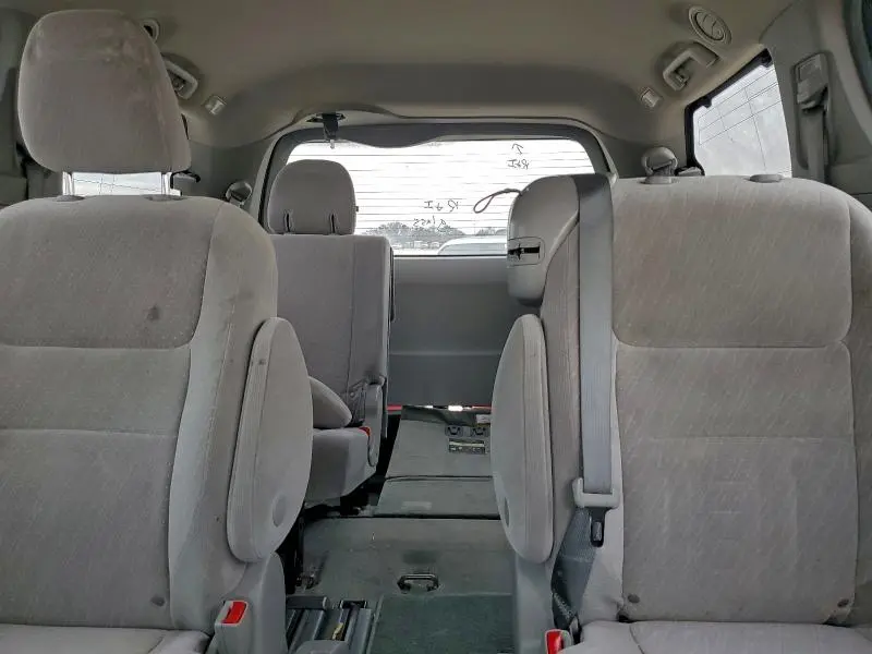 2018 TOYOTA SIENNA LE  