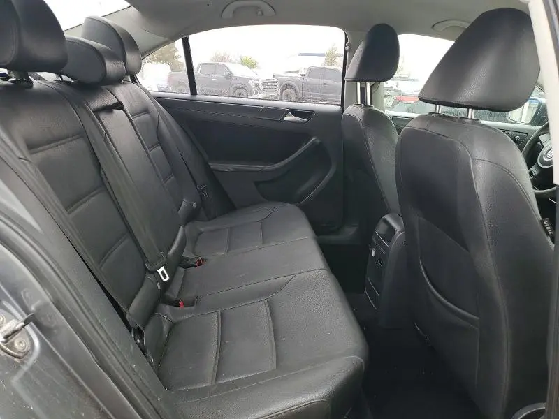 2011 VOLKSWAGEN JETTA SE  