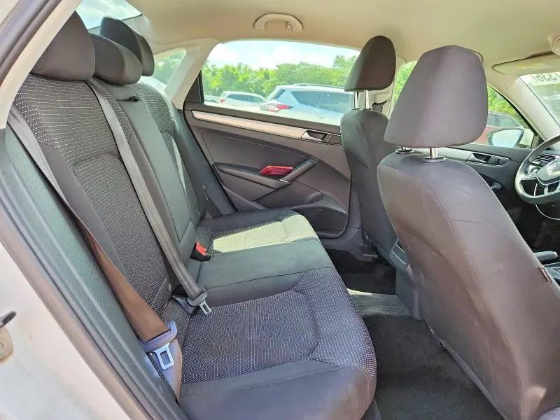 2016 VOLKSWAGEN PASSAT S  