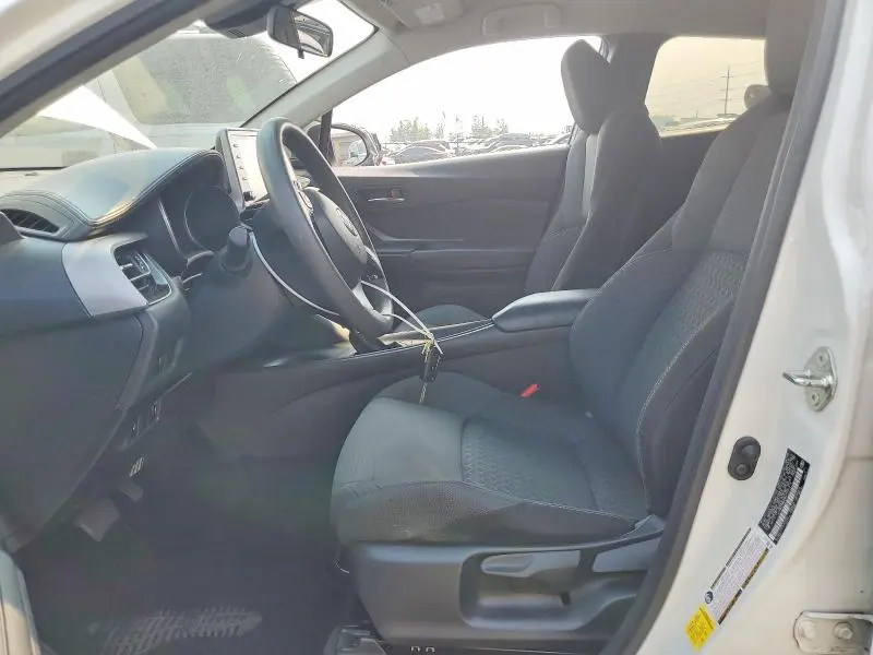 2021 TOYOTA C-HR LE  