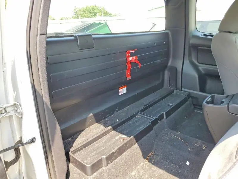 2016 TOYOTA TACOMA SR  
