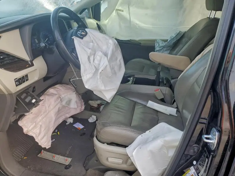 2016 TOYOTA SIENNA XLE  