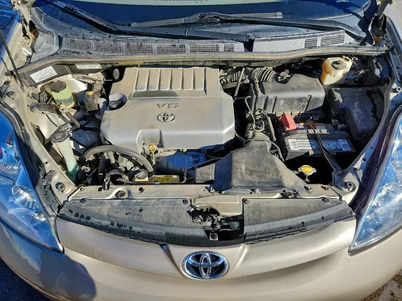 2010 TOYOTA SIENNA XLE  
