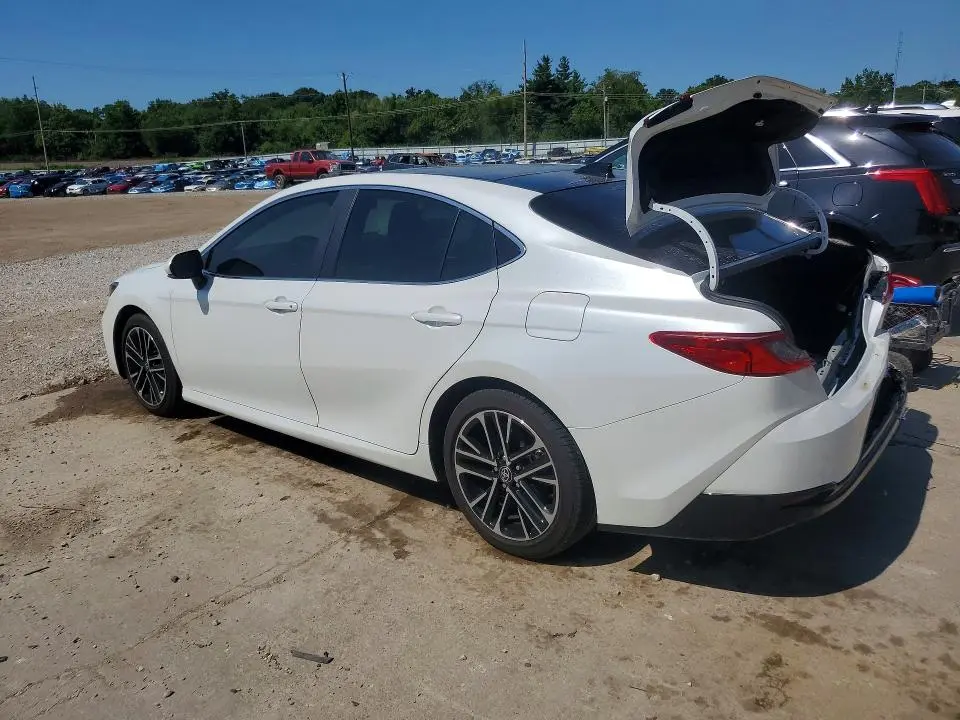 2025 TOYOTA CAMRY XLE  