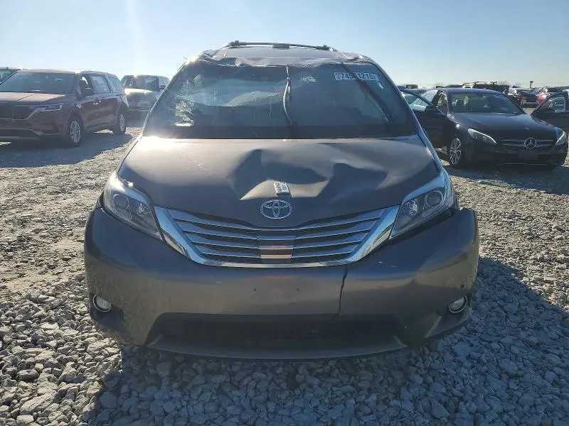 2016 TOYOTA SIENNA XLE  