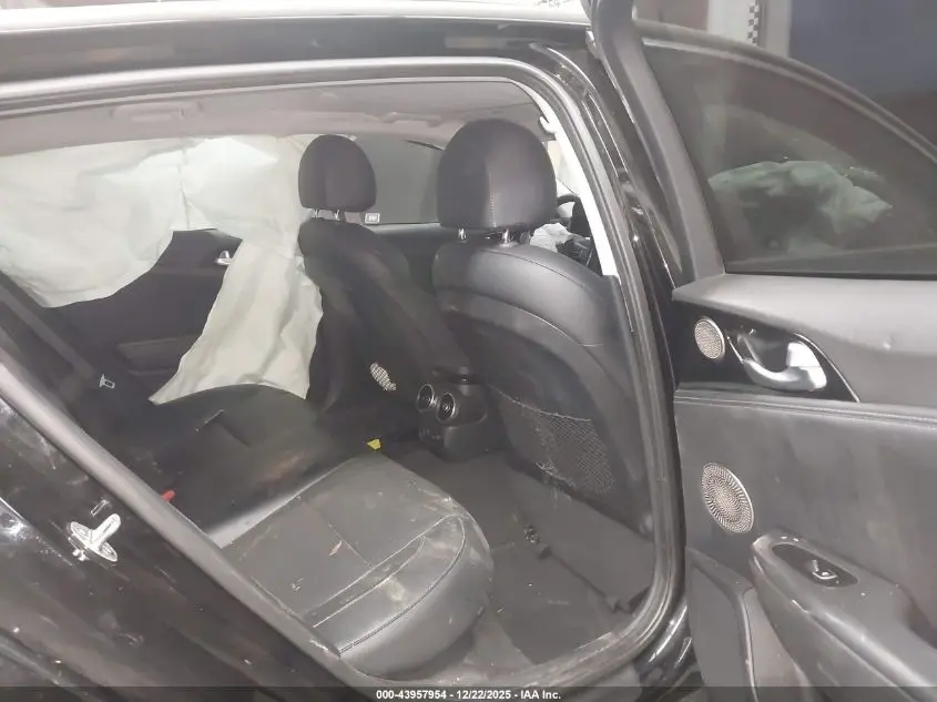 2018 KIA STINGER PREMIUM