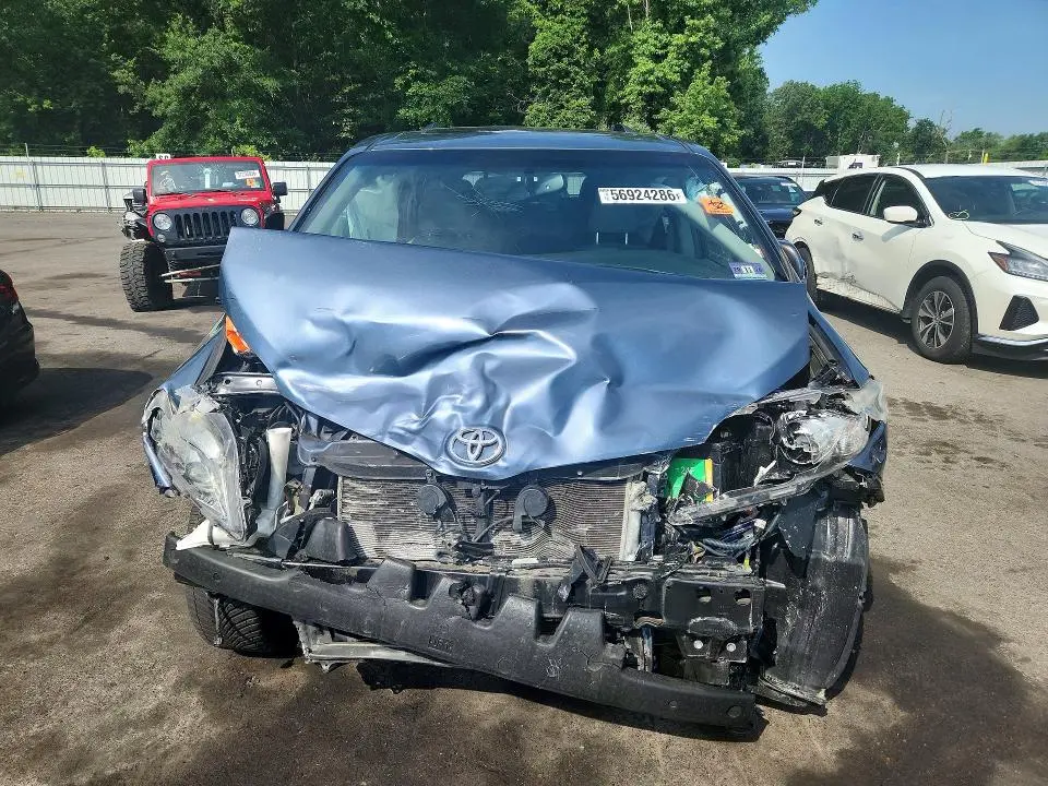2017 TOYOTA SIENNA XLE 8-PASSENGER  