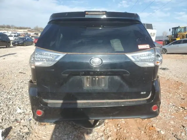 2018 TOYOTA SIENNA SE
