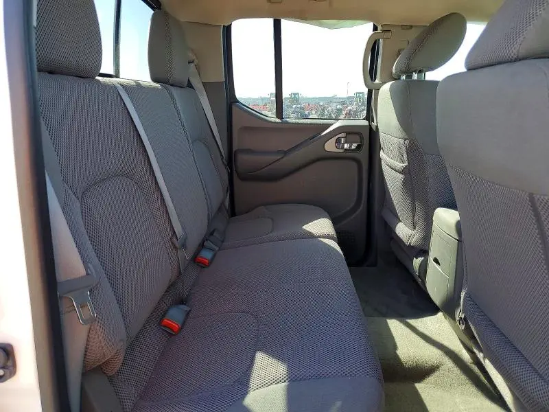 2016 NISSAN FRONTIER SV  