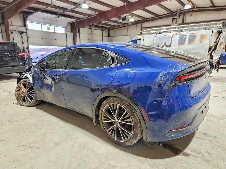 2024 TOYOTA PRIUS XLE  