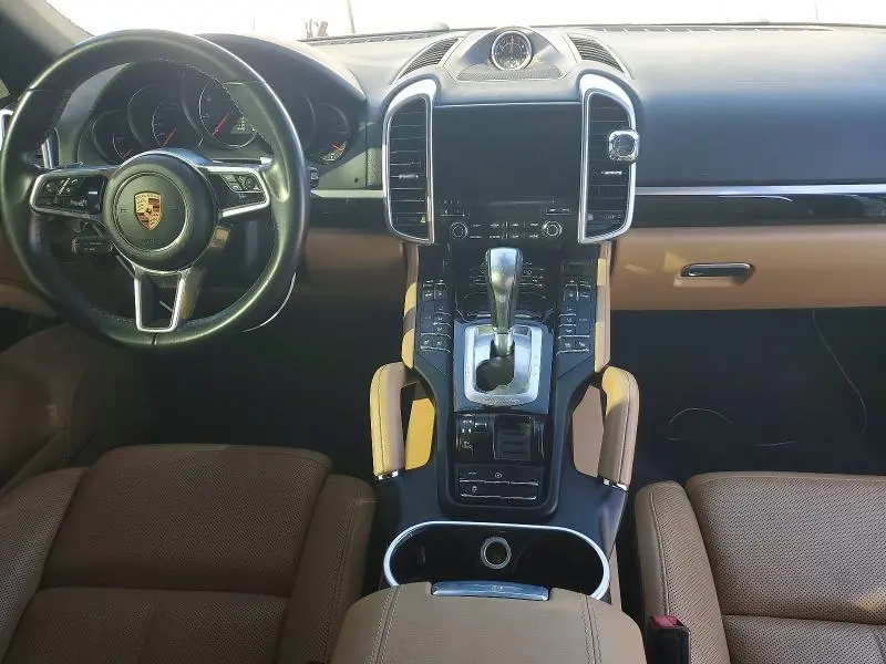 2018 PORSCHE CAYENNE   