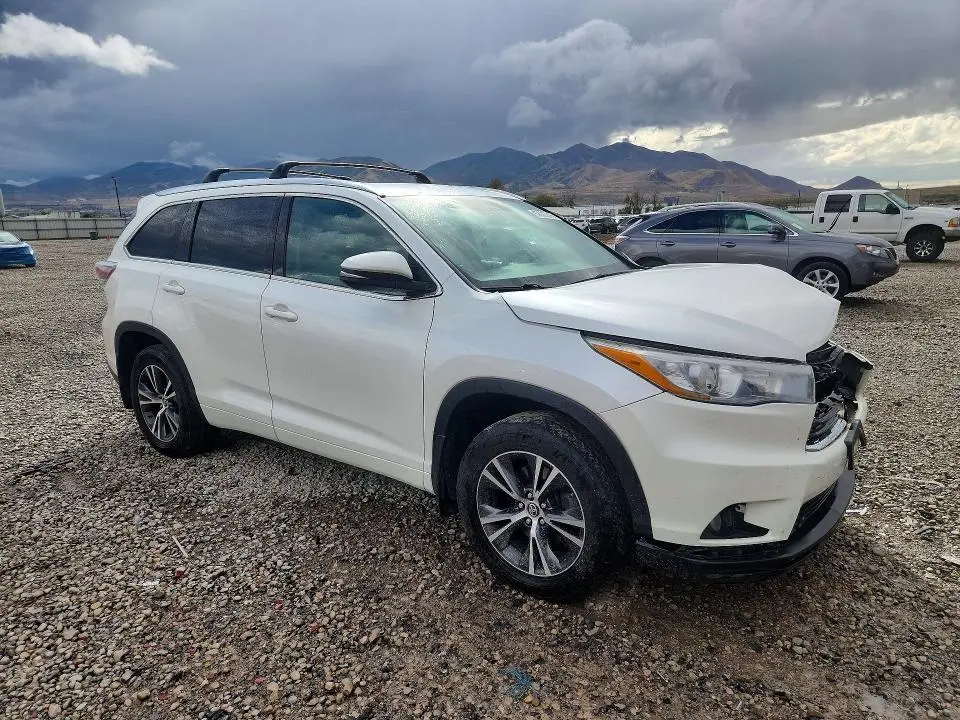 2016 TOYOTA HIGHLANDER XLE  
