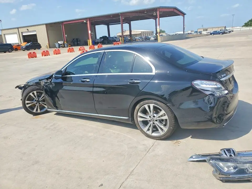 2017 MERCEDES-BENZ C 300  