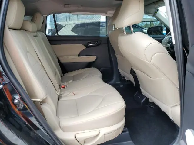 2025 TOYOTA HIGHLANDER LE  