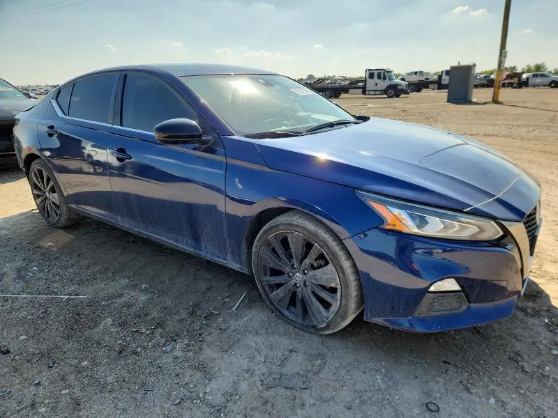 2021 NISSAN ALTIMA SR  