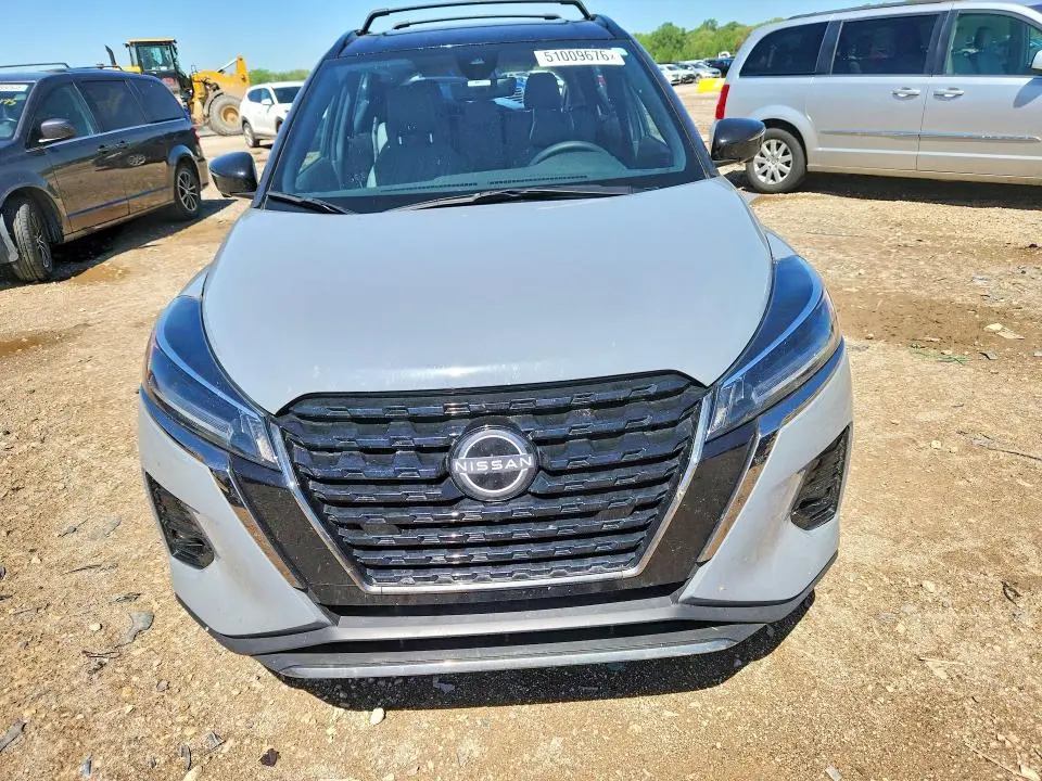 2023 NISSAN KICKS SR  