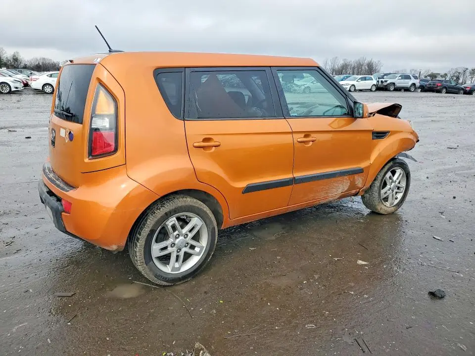 2011 KIA SOUL +  