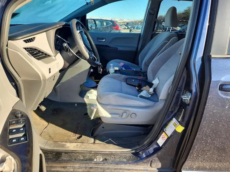 2018 TOYOTA SIENNA LE 8-PASSENGER  