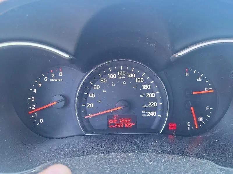 2015 KIA SORENTO LX  