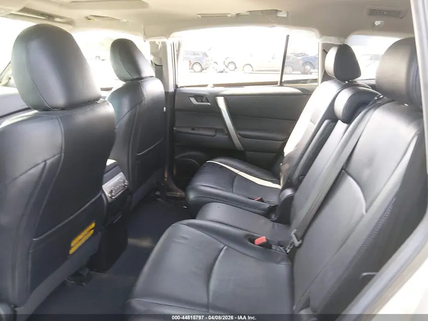 2013 TOYOTA HIGHLANDER SE V6