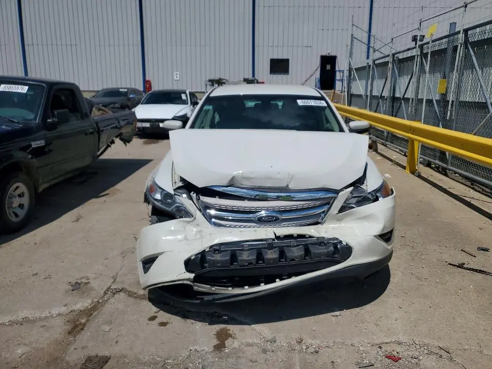 2011 FORD TAURUS SEL  
