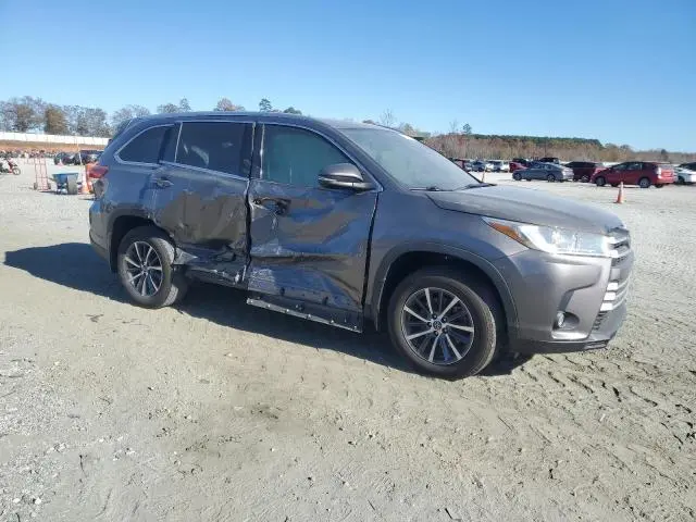 2019 TOYOTA HIGHLANDER SE  