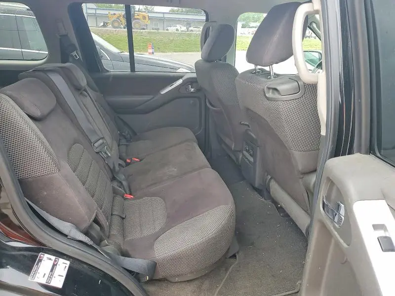 2010 NISSAN PATHFINDER S  