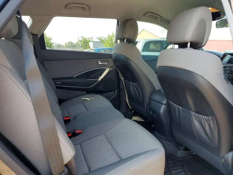 2018 HYUNDAI SANTA FE SE  