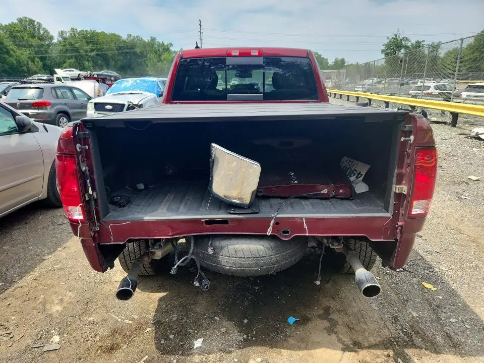 2016 RAM 1500 SLT  