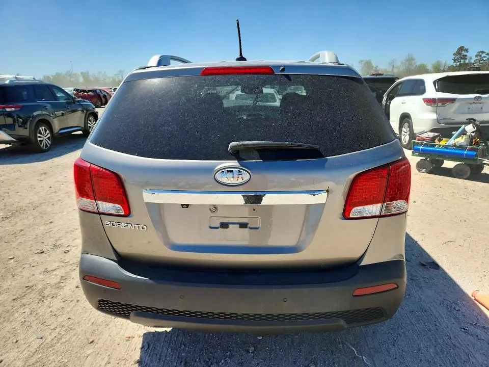 2011 KIA SORENTO LX  