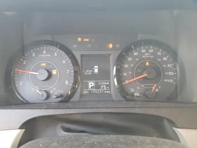 2017 TOYOTA SIENNA LE  
